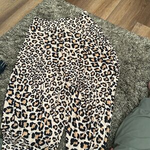 Victoria Secret lounge pants. Elastic waist and elastic bottoms NWT